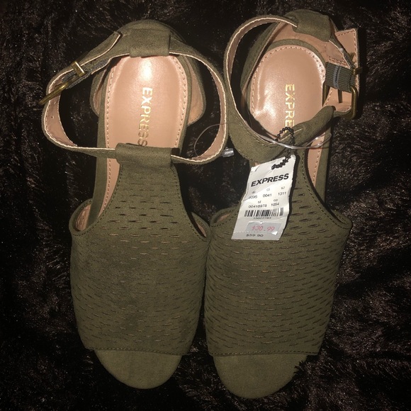 Block Heeled Sandals🎈Host Pick🎈 - Picture 4 of 6